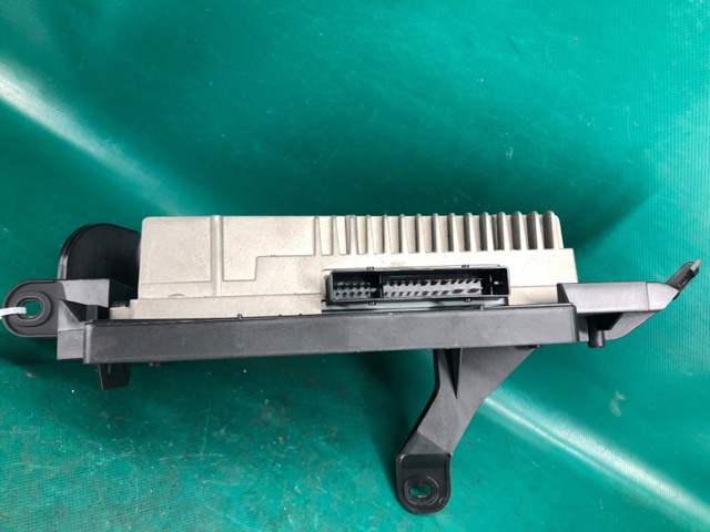 Підсилювач сигналу антени 8T1035223 VAG