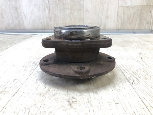 Маточини передніх коліс 8V0598625 VAG