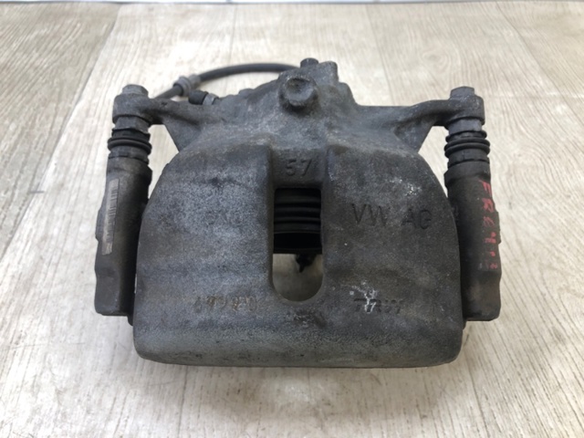 Скоба гальмівного супорта переднього 8V0615126A VAG