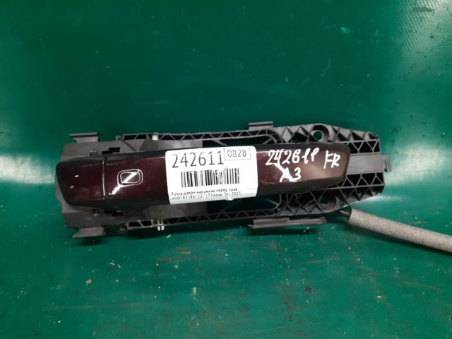 Дверна ручка права пасажирська 8V0837206A VAG