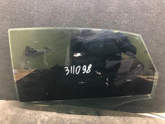 Скло задніх дверей, лівих 8V5845205 VAG