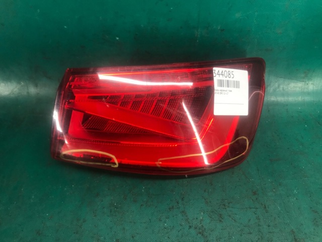 Фара задня права зовнішня 8V5945096C VAG