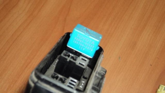 Реле стартера 9098702027 TOYOTA
