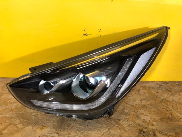 Фара дальнього світла в зборі 92101Q4200 HYUNDAI
