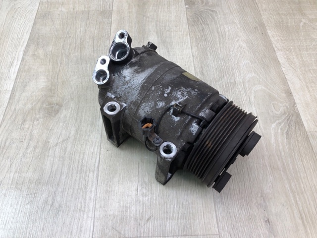 Компресор холодоагенту 92600ZV00B NISSAN