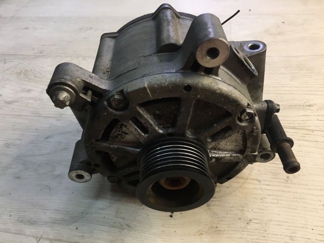Авто генератор 94860303300 VAG
