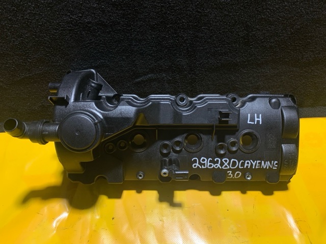 Кришка клапанів 95810513611 VAG