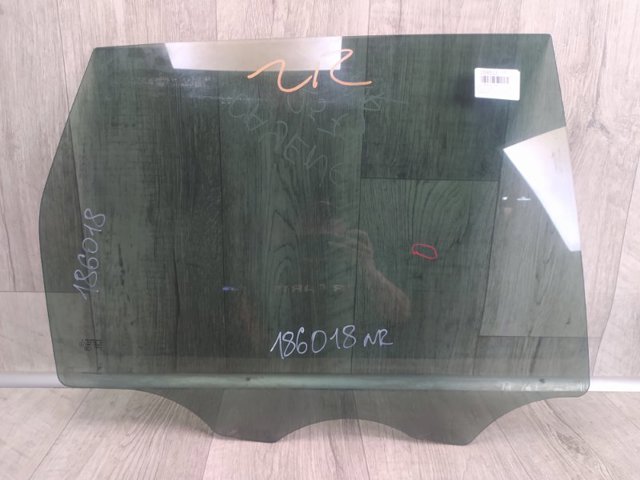 Скло заднє праве 95854261206 VAG