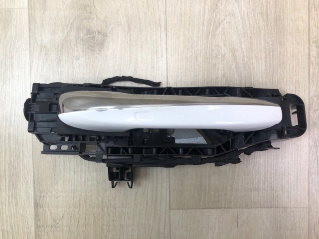 Ручка задньої двері зовнішня права A0997605601 MERCEDES