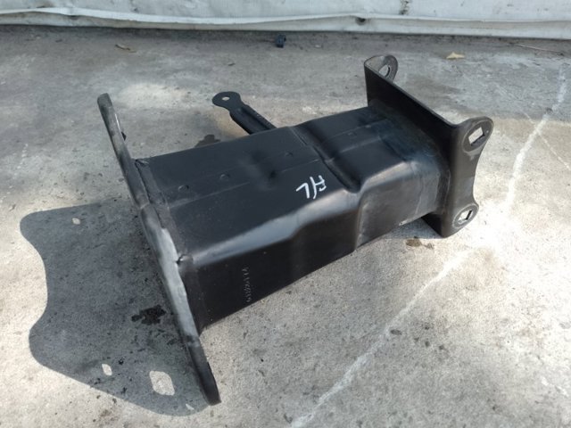 Кронштейн підсилювача переднього бампера A1646201931 MERCEDES