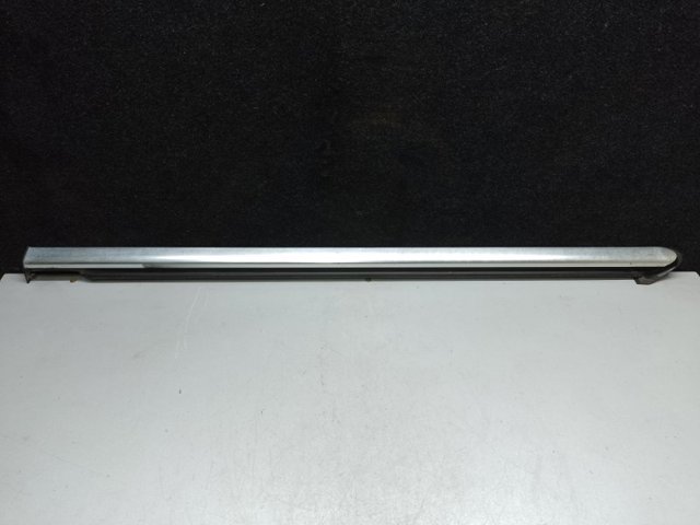 Накладка заднього скла, права A1646908280 MERCEDES