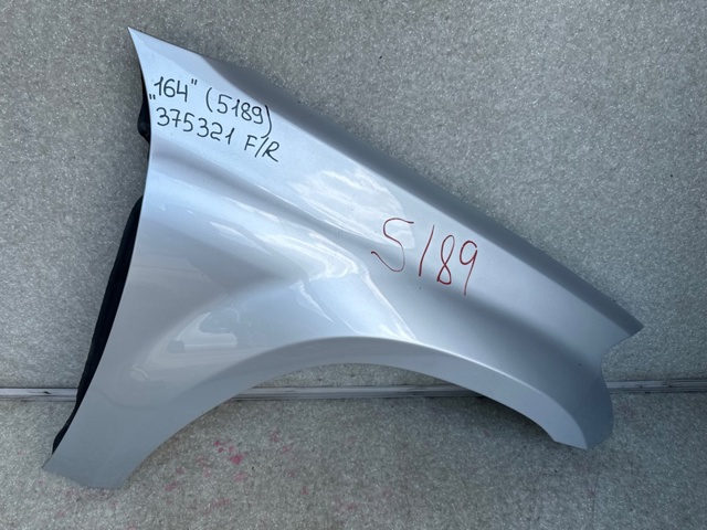 Переднє праве крило A1648800206 MERCEDES