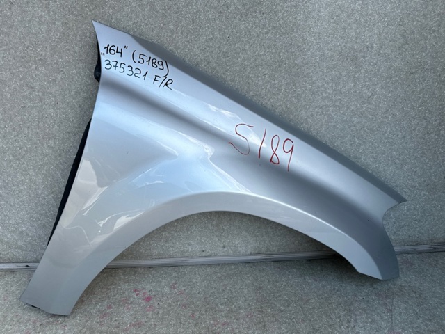 Переднє праве крило A1648800206 MERCEDES