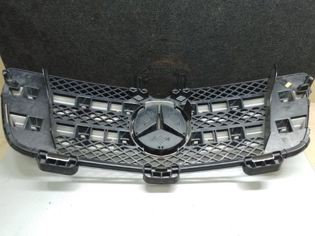 Решітка радіатора A1648802785 MERCEDES