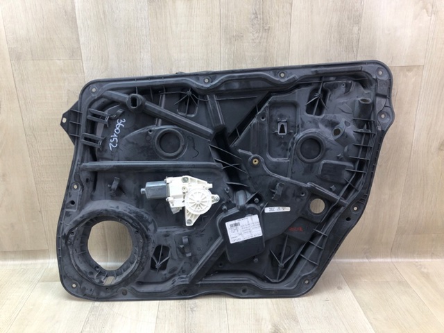 Склопідйомник (механізм переміщення скла) A1667201202 MERCEDES