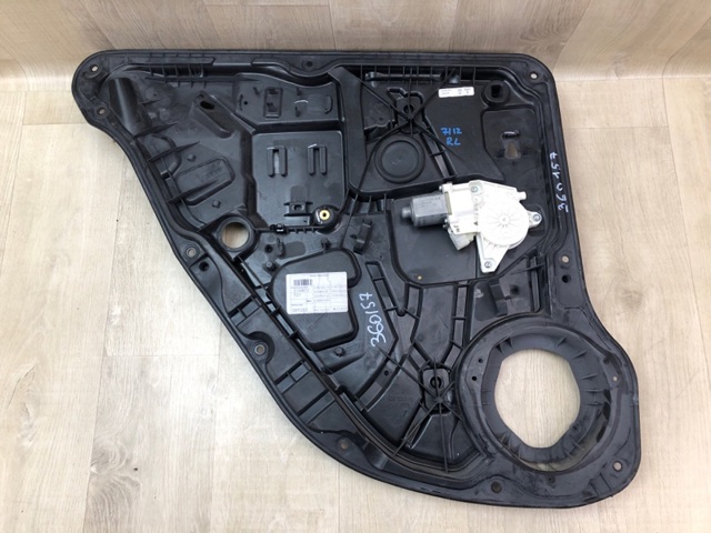 Моторчик склопідйомника двері задніх, лівих A1669060501 MERCEDES
