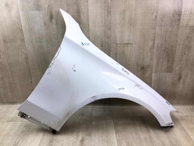 Переднє праве крило A2058800218 MERCEDES