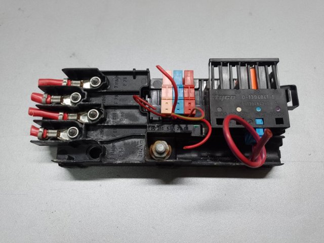 Коробка запобіжників A2115452401 MERCEDES