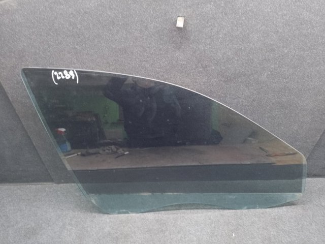 Скло передньої правої двері A2117250410 MERCEDES