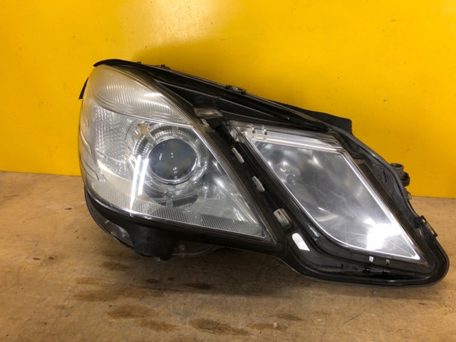Права блок фара A2128208261 MERCEDES