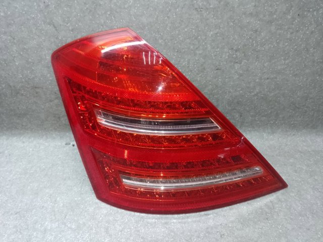 Ліхтар задній лівий A2218201364 MERCEDES