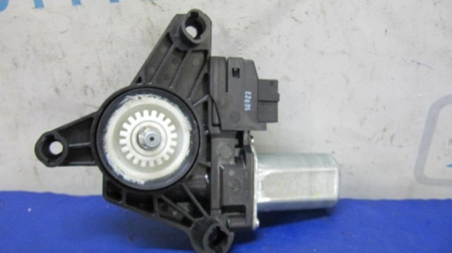Двигун стеклопод'емника двері задньої, лівої A2469063100 NISSAN