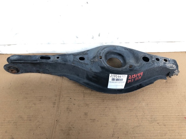 Балансир задній нижній, правий B45A28300C MAZDA
