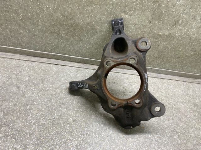 Цапфа передні праві B45A33021 MAZDA