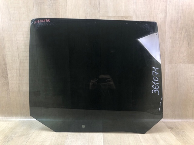 Скло задньої двері правої BB5Z7825712C FORD