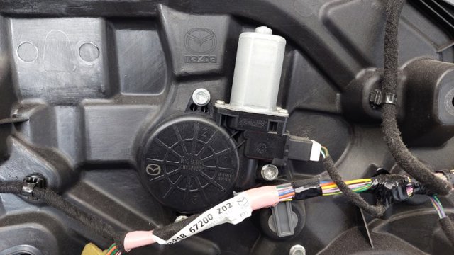 Механізм склопідіймача дверей передніх, правих BBM459590C MAZDA