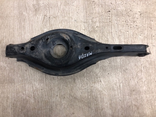 Балансир задній нижній, правий BJS728300B MAZDA