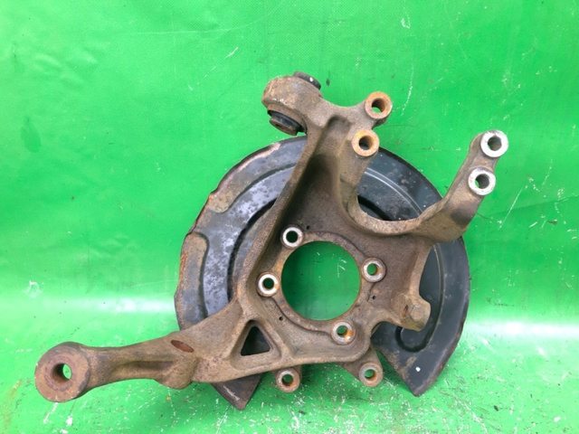 Цапфа поворотна права BT4Z5B758A FORD