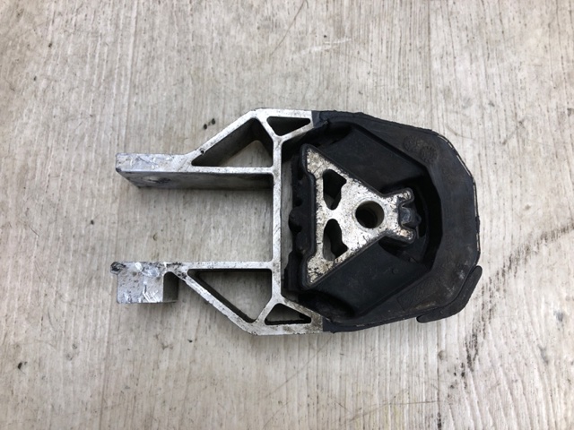 Задня подушка двигуна CV6Z6068A FORD