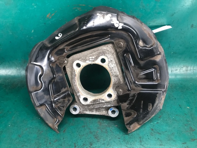 Кулак поворотний правий DG9Z5B758B FORD