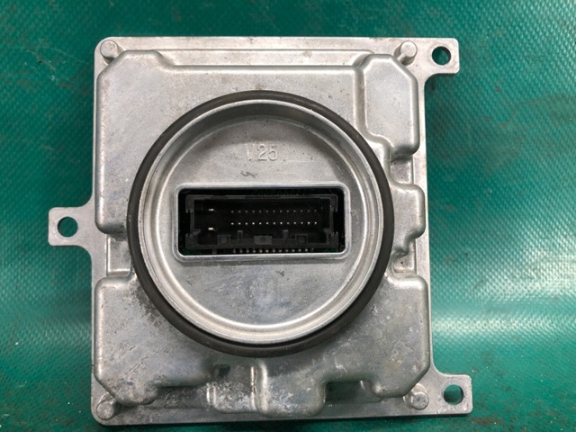 Основна фара в зборі ліва DGH951040A MAZDA