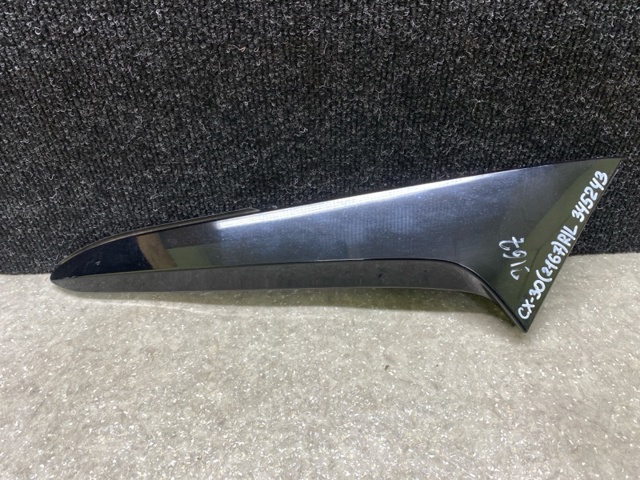 Накладка кришки багажника DGH9519C0 MAZDA