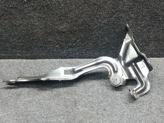 Шарнір капота лівий EG2152420B MAZDA