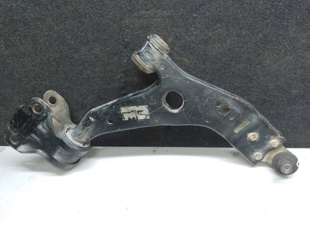 Правий важіль передній нижній підвіски F1FZ3078A FORD