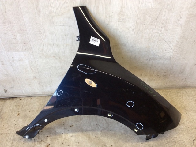 Переднє праве крило F31001KAMA NISSAN