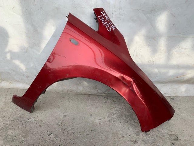 Переднє праве крило F31003NAAA NISSAN