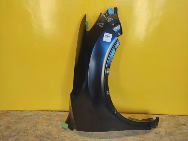 Переднє праве крило F31004CCMA NISSAN