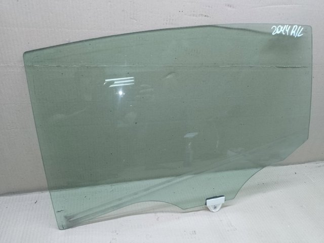 Скло задньої двері лівої GHK173510B MAZDA