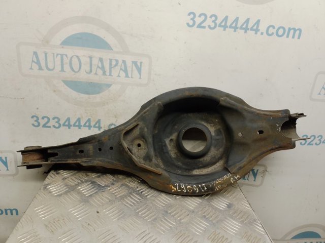 Балансир задній правий GHP928300 MAZDA