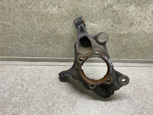 Цапфа поворотна права GHP933021A MAZDA