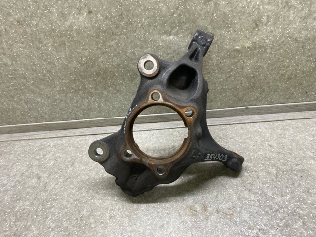 Цапфа передня ліва GHP933031A MAZDA
