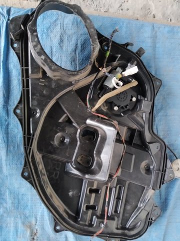 Мотор склопідйомника дверей передніх, правих GJ6A5858XC MAZDA