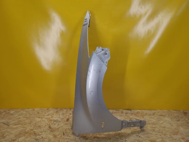 Переднє праве крило GS1D52110C MAZDA