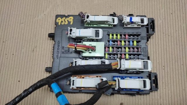Блок запобіжників задній, салонний GV6Z14A068AH FORD