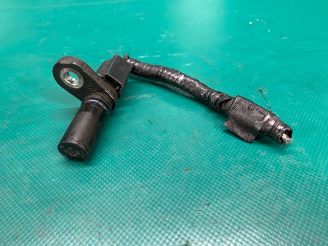 Датчик положення (оборотів) коленвалу GY0118221 MAZDA