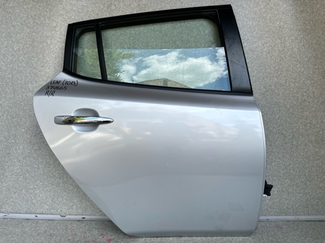Двері пасажирські задні праві H210M3NAMA NISSAN